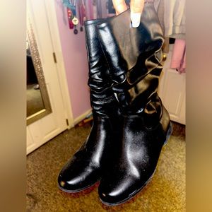 Black slouchy boots